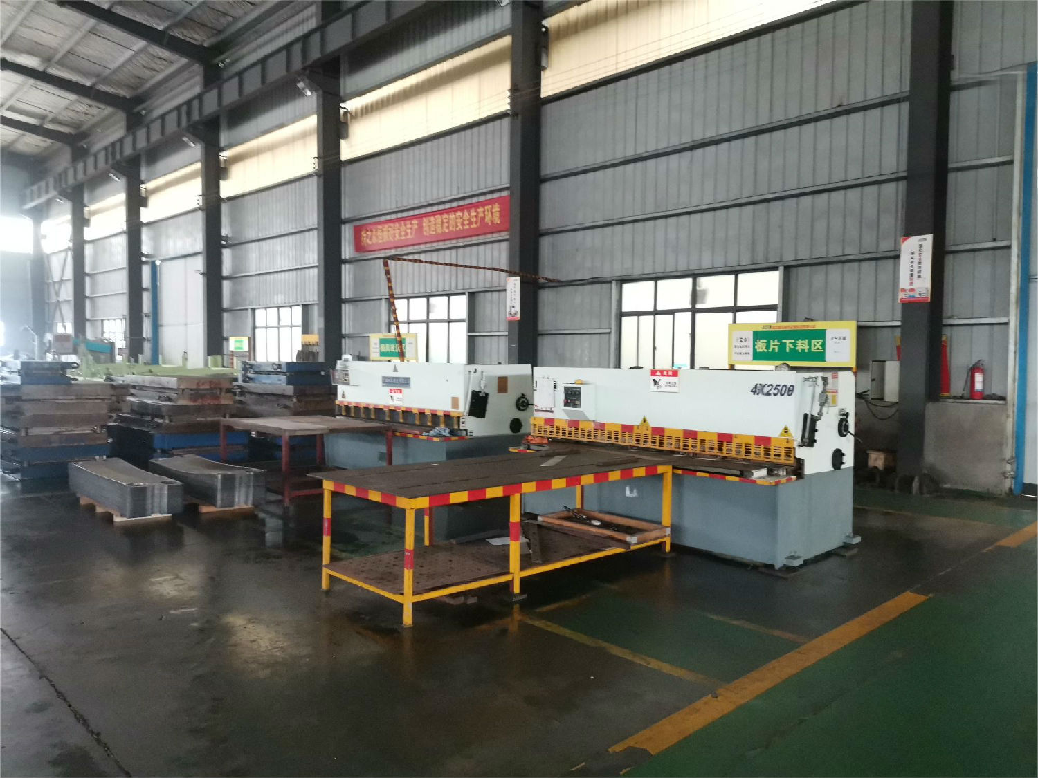 液壓擺式剪板機(jī)